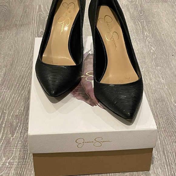 Jessica Simpson Black snake like skin textured heels - Picture 3 of 4